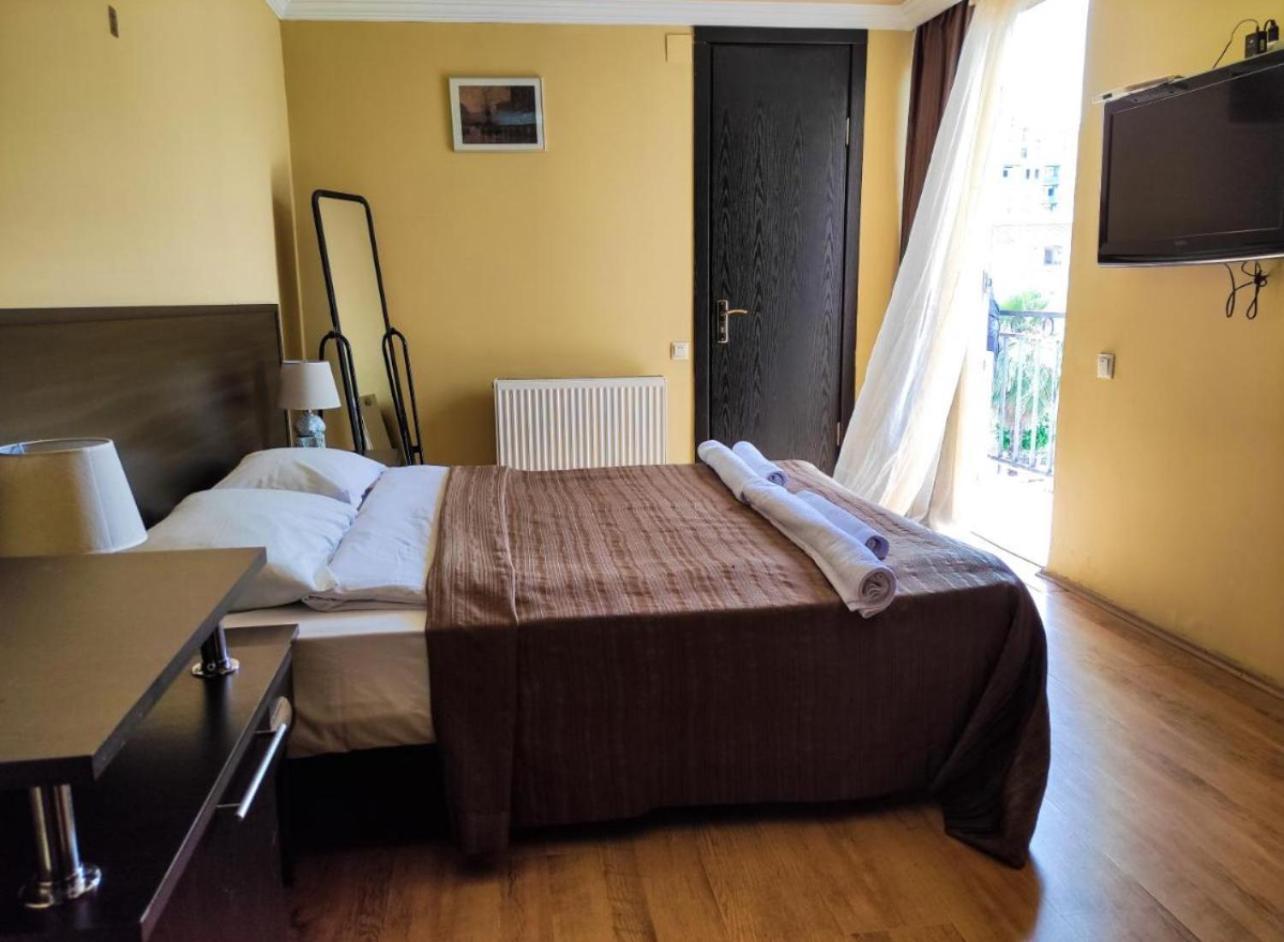 Aparthotel Old City Batumi Eksteriør bilde